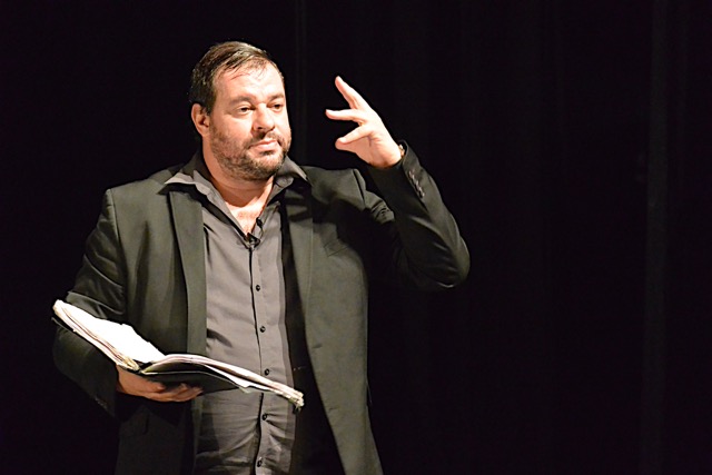 Théâtre : La folle leçon de théâtre de David Ayala, "Macbeth (the notes)" actuellement aux Bouffes du Nord