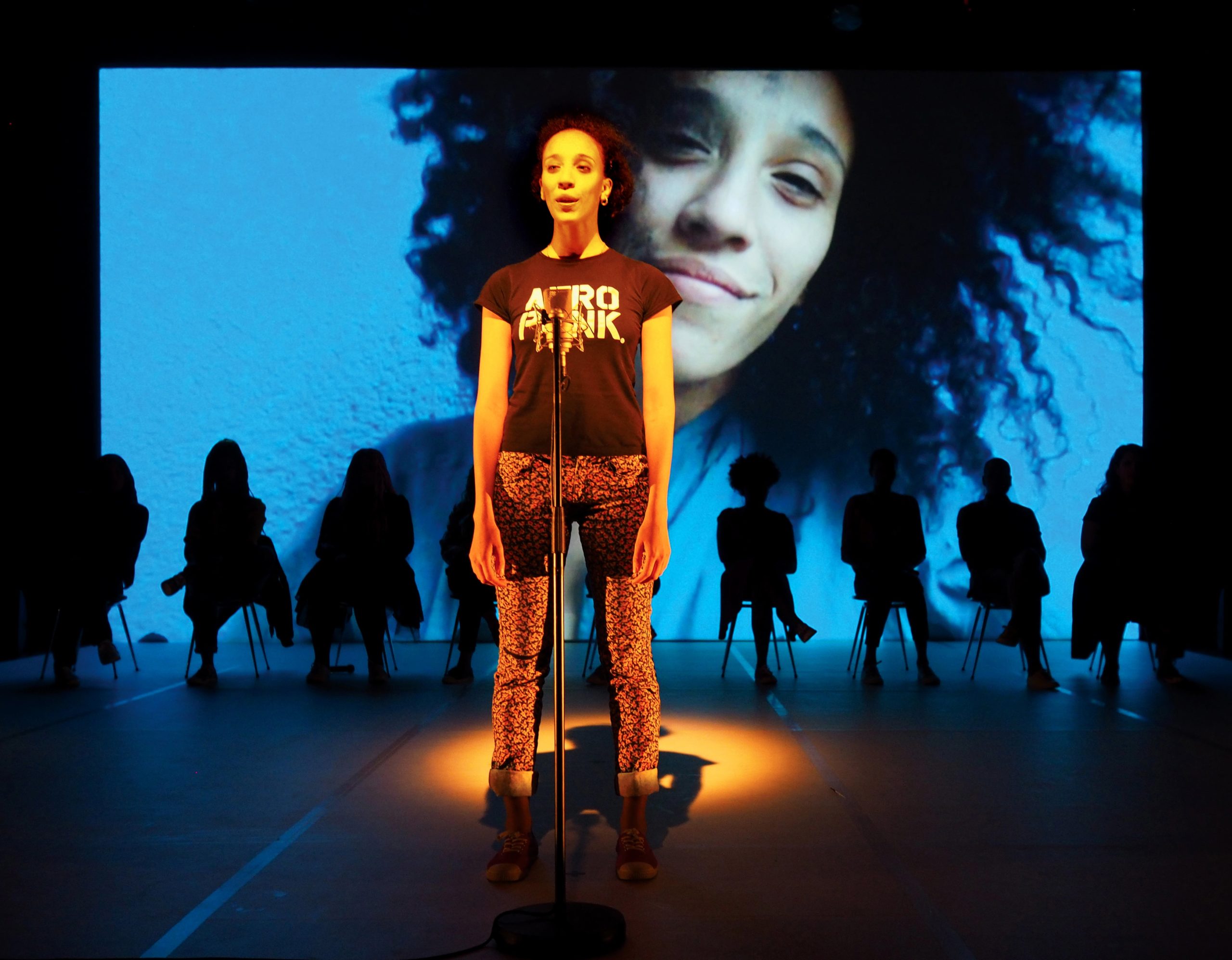Théâtre : La parole aux femmes dans "F(l)ammes" par Ahmed Madani