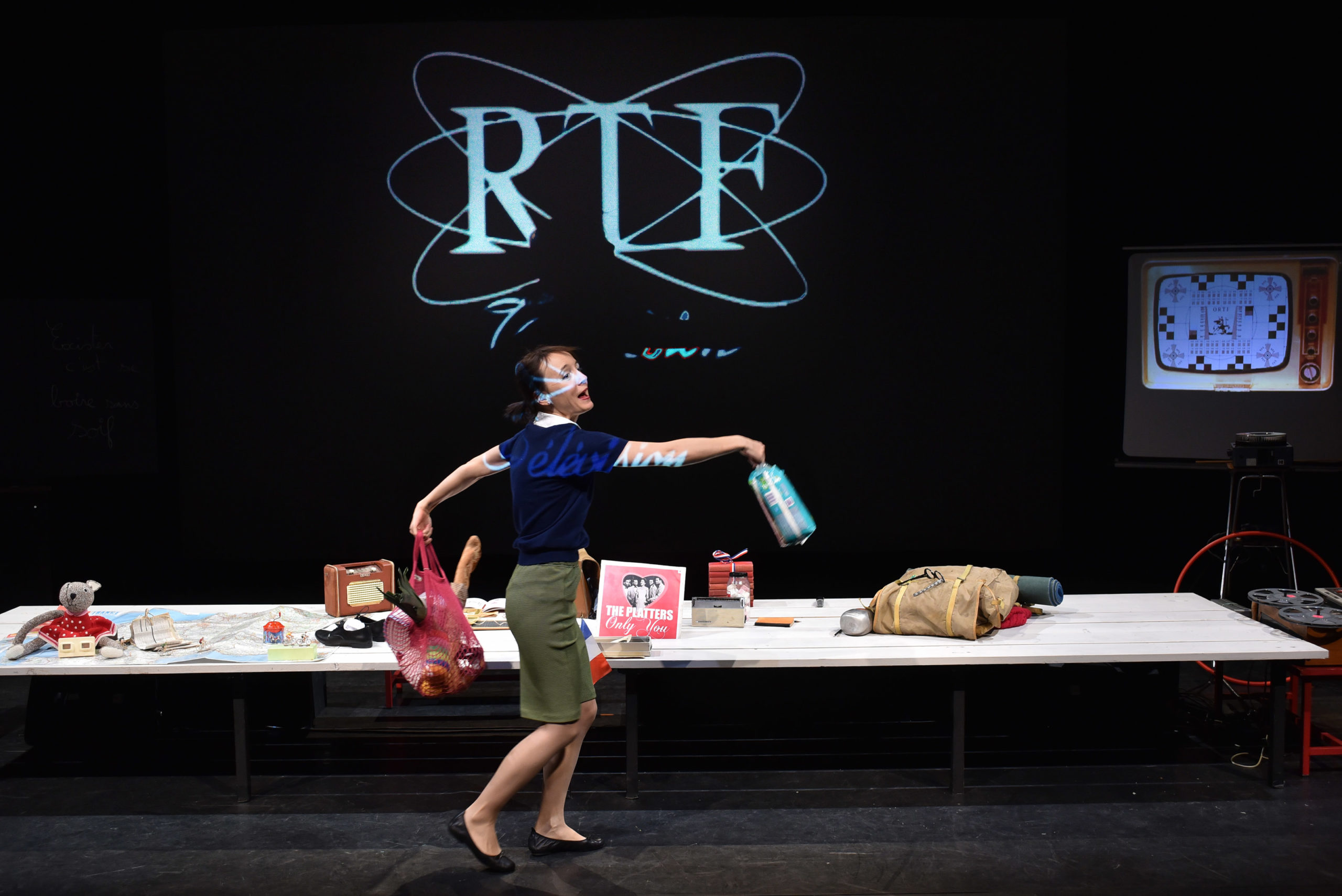 Théâtre : "Les Années" d'Annie Ernaux une formidable rétrospective sur fond de féminisme engagé