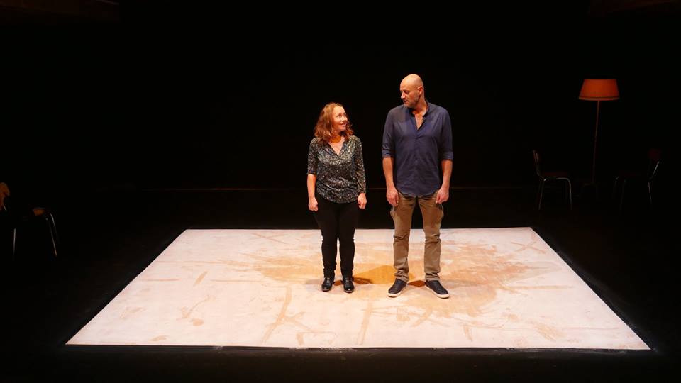 Théâtre : "Ma mère m'a fait les poussières" un spectacle intimiste et sensible au théâtre de Belleville