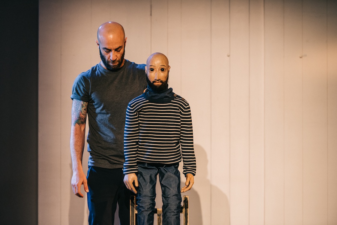 Théâtre : Mikaël Chirinian face à Moby Dick dans "L'ombre de la baleine"