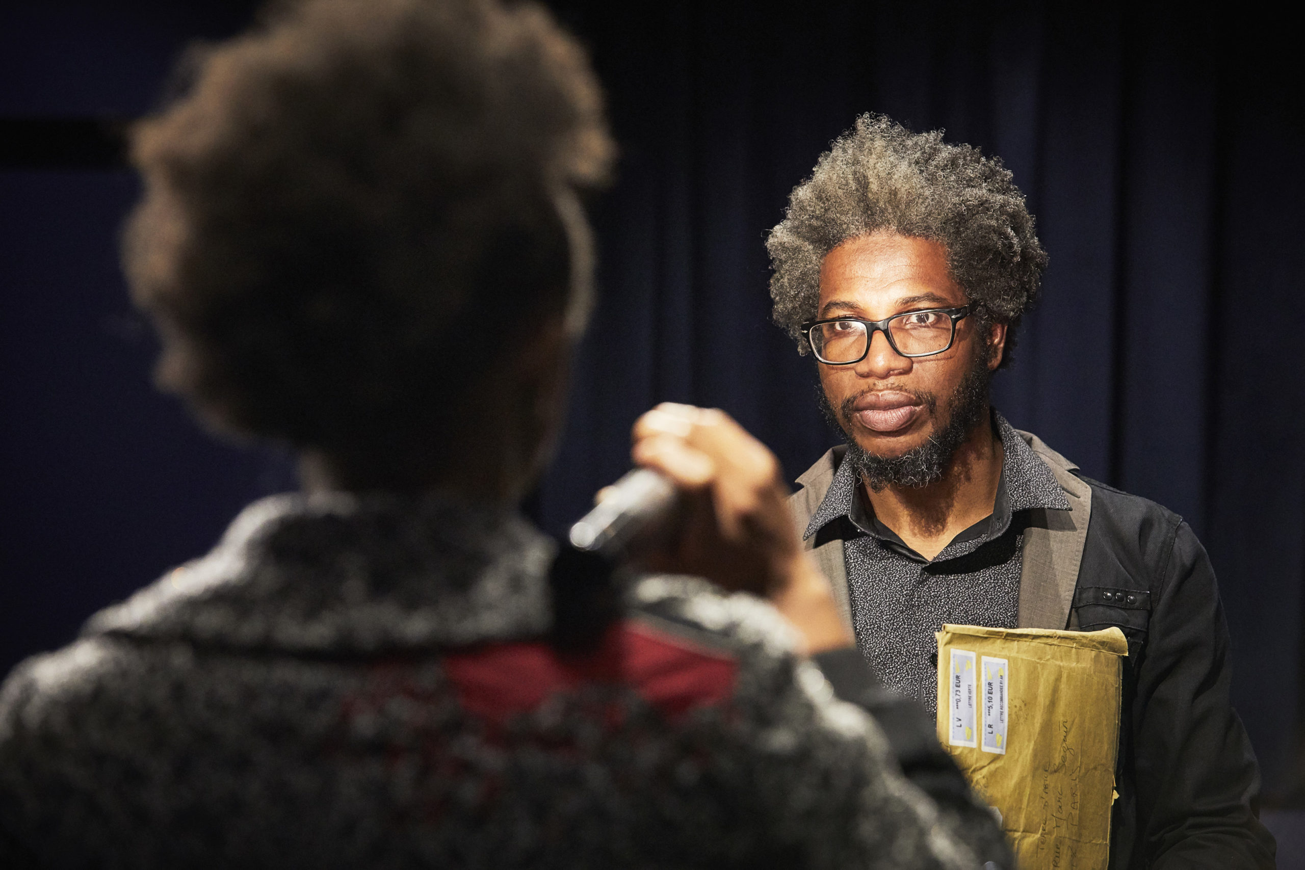 Théâtre : "Un pays dans le ciel" rencontre entre Matthieu Roy et Aiat Fayez