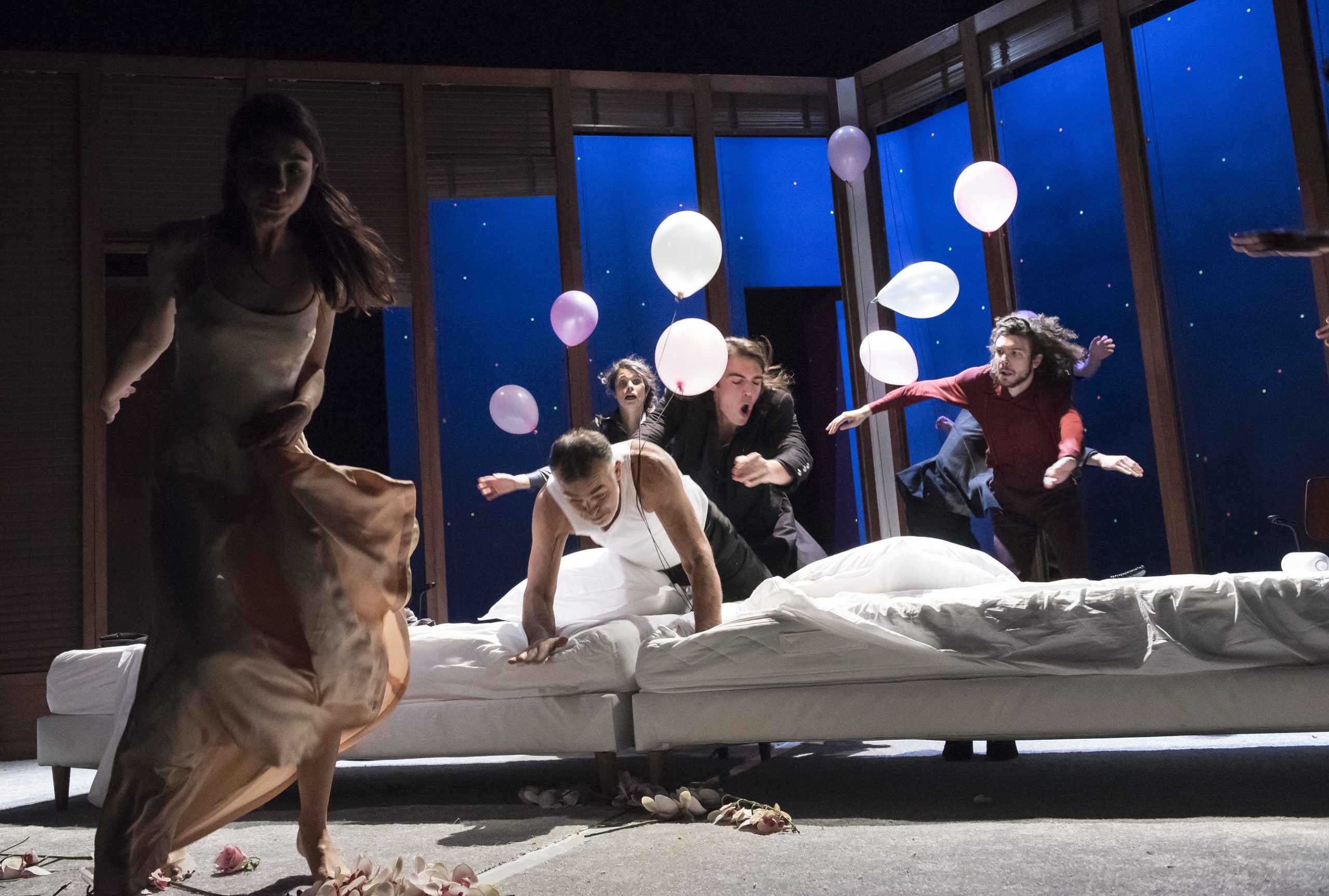 Théâtre : "La Dama Boba" la nouvelle mise en scène électrisante de Justine Heynemann