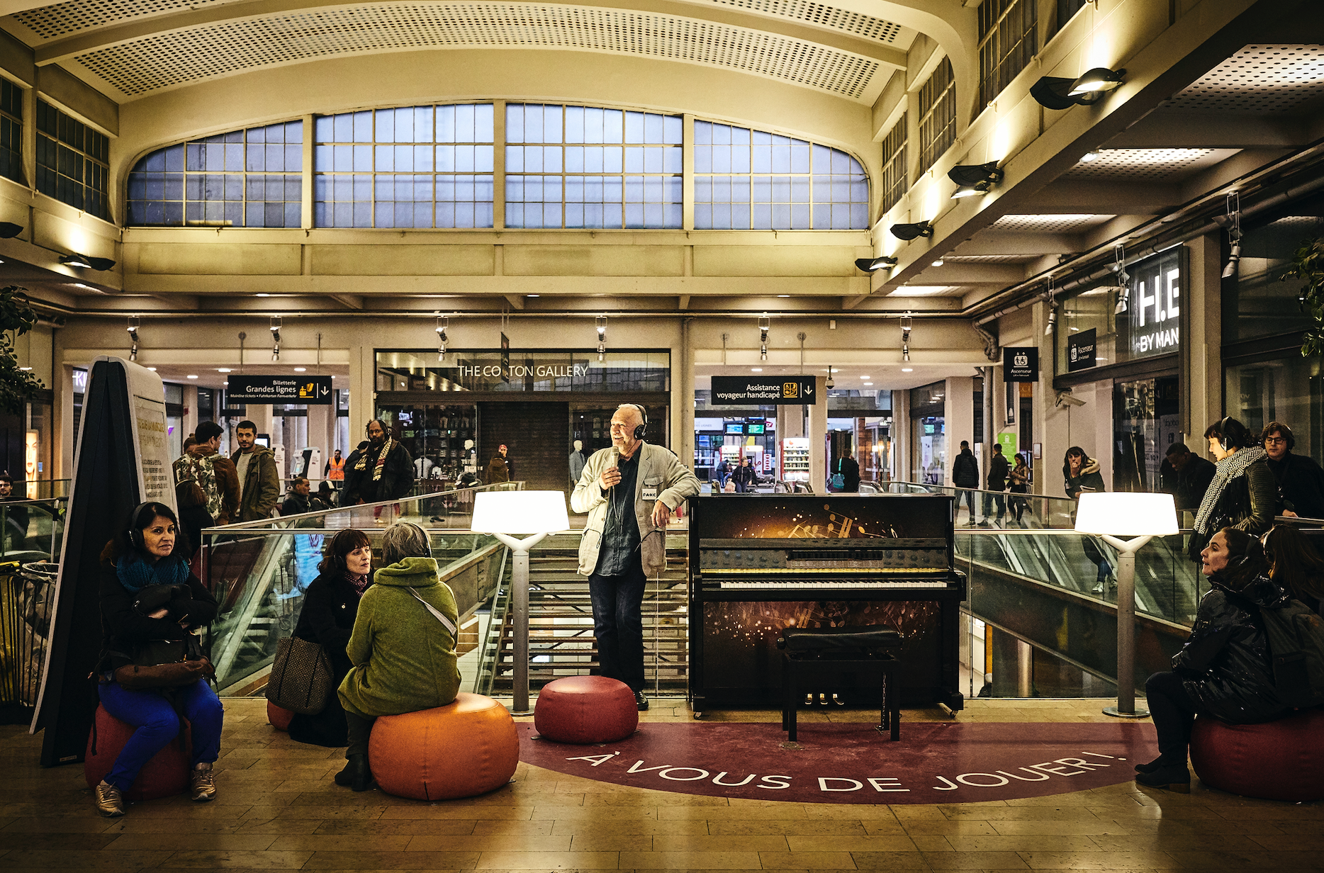 Performance : "Fake" la reprise dans la Gare de l'Est