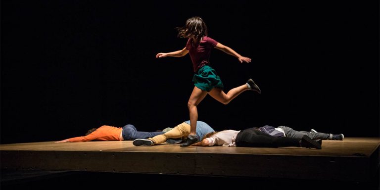 Cirque : "Celui qui tombe"de Yoann Bourgeois, métaphysique de la grâce.