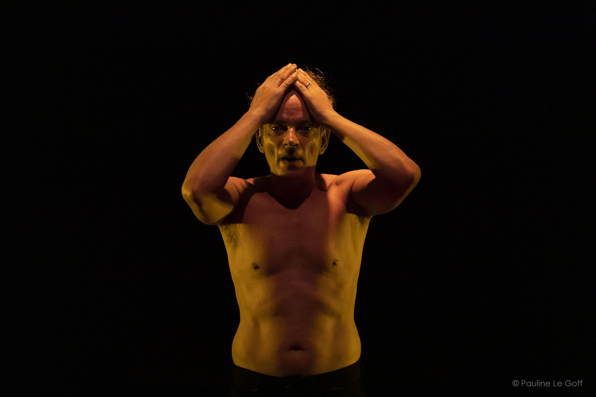Théâtre : Sebastien Desjours lumineux dans "Point Cardinal"