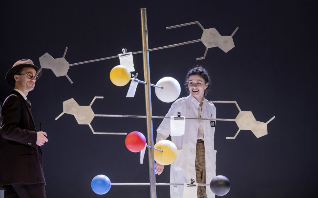 Théâtre : « L’affaire Rosalind Franklin » de Elisabeth Bouchaud